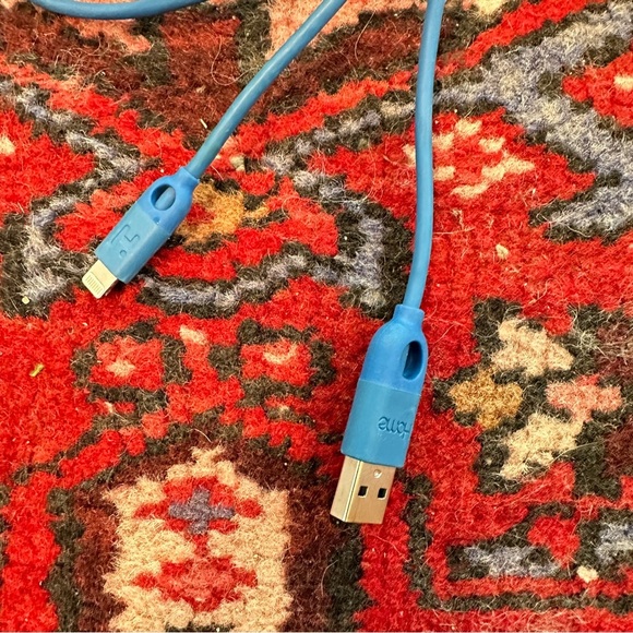 Blue 6’ Lightning Cable By iHome - Picture 5 of 5